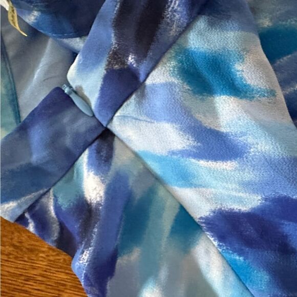 Calvin Klein blue and white patterned flowy skirt.  Size 10 - Picture 4 of 7